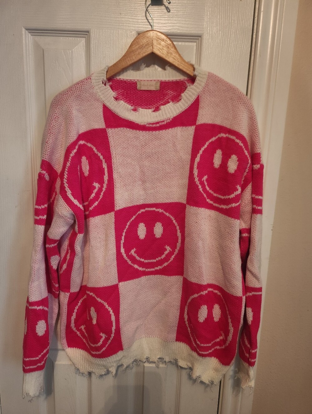 Altar'd State Women's Sweater Size Medium Pink Smiley Faces Distressed